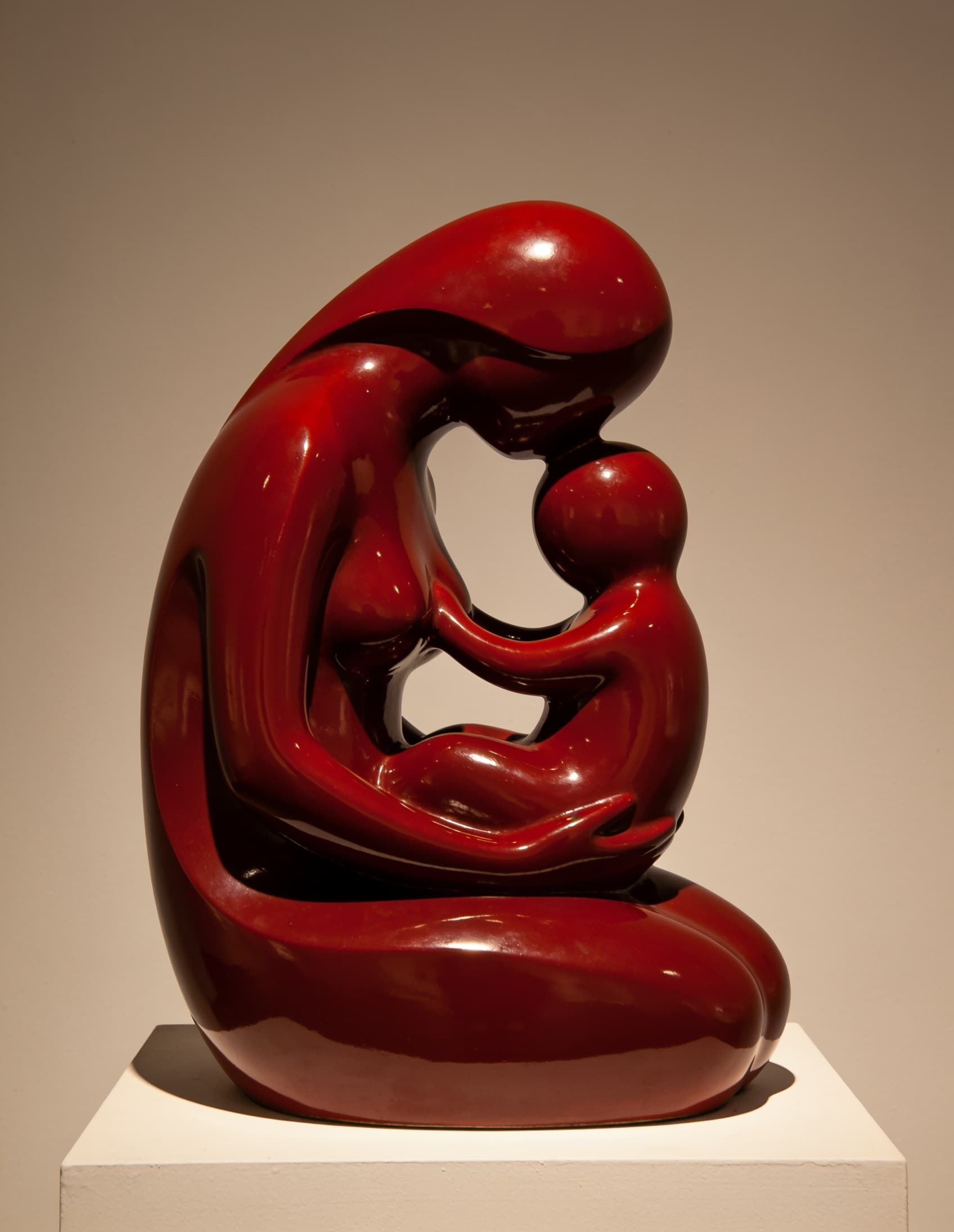 Maternité par Kouamé Yao — Résine, sculpture